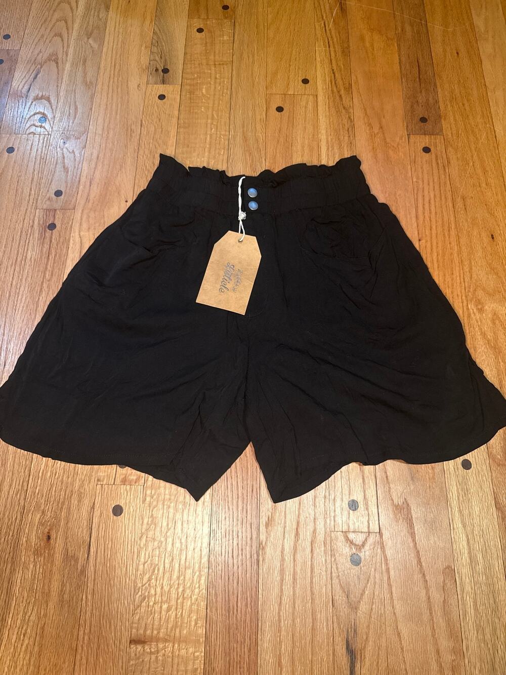 NEW Listicle Black Paperbag Waist Wide Leg Shorts Women’s M Boutique NWT